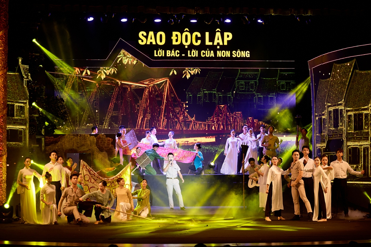 Chương 2 tái hiện những quyết sách làm nên lịch sử của dân tộc và ý chí, quyết tâm lớn lao của các lực lượng quân đội, an ninh, nhân dân ta để làm nên những chiến công…