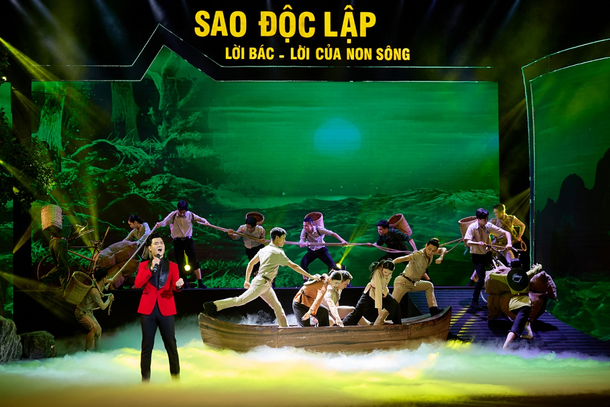 Tham gia biểu diễn trong "Sao Độc lập" năm 2024 có nhiều giọng ca được yêu mến như: Đào Mác, Hồng Nhung, Kim Long, Khắc Tiệp, Ngọc Hiếu, Lê Tuân… cùng các nghệ sĩ kịch và vũ kịch như các Nghệ sĩ ưu tú Trần Lin, Anh Hòa, Quang Khải, Cao Chí Thành; các diễn viên múa Hà Nhi, Quang Bách, Thúy Hiền; nghệ sĩ xiếc Đức Thịnh…