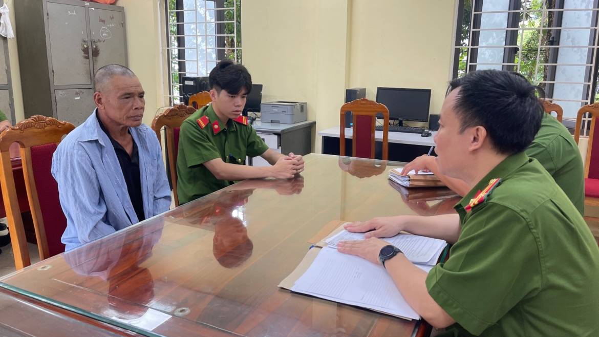 Lường Văn Khoa tại cơ quan công an