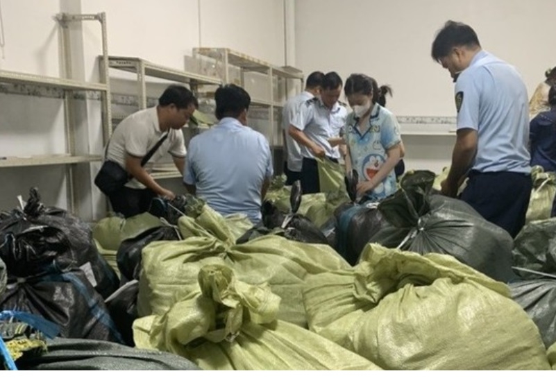 Hộ kinh doanh Nguyễn Mai Store bị phát hiện mua bán gần 18.600 sản phẩm lậu