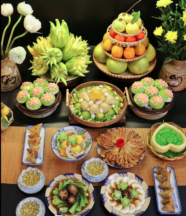 Mâm cỗ chay cúng gia tiên ngày rằm tháng 7. (Ảnh: Vu Thu Huong)