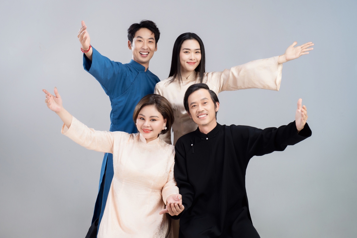 Sau thời gian đồng hành cùng nhau, các diễn viên phim “Làm giàu với ma” ngày càng thân thiết. Thậm chí, Hoài Linh và Tuấn Trần còn thay đổi cách xưng hô "ba - con" ngoài đời thực.