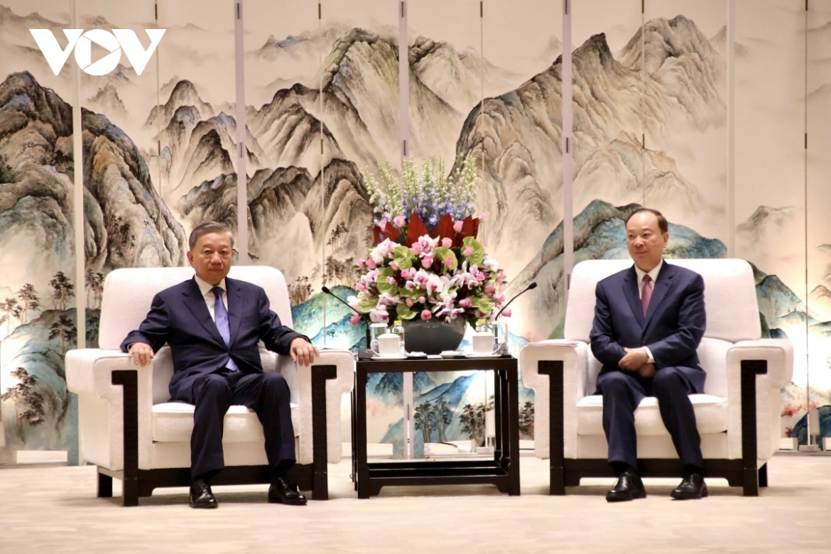 Tổng Bí thư, Chủ tịch nước Tô Lâm hội kiến với Ủy viên Bộ Chính trị, Bí thư Tỉnh ủy Quảng Đông Hoàng Khôn Minh và toàn thể Ban Thường vụ Tỉnh ủy Quảng Đông.