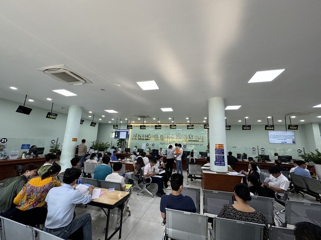 Người dân TPHCM bị dừng xác định nghĩa vụ tài chính để làm hồ sơ chuyển mục đích sử dụng đất.