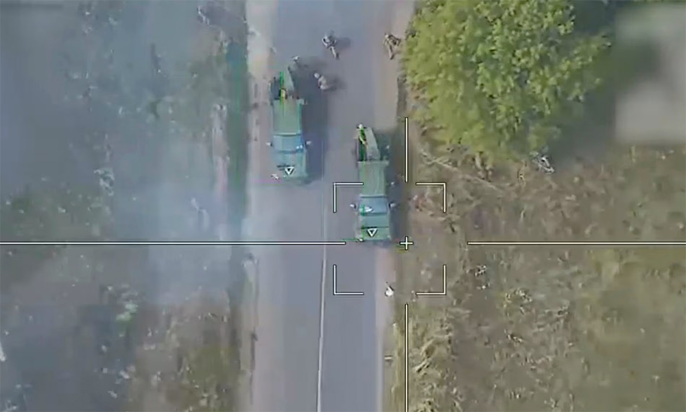 UAV Nga nhắm mục tiêu, chuẩn bị tấn công bệ phóng tên lửa di động của Ukraine ở tỉnh Kursk. Ảnh: BQP Nga