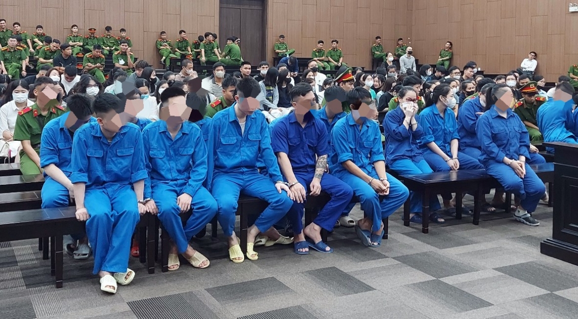 Các bị cáo tại phiên tòa sáng 22/8.