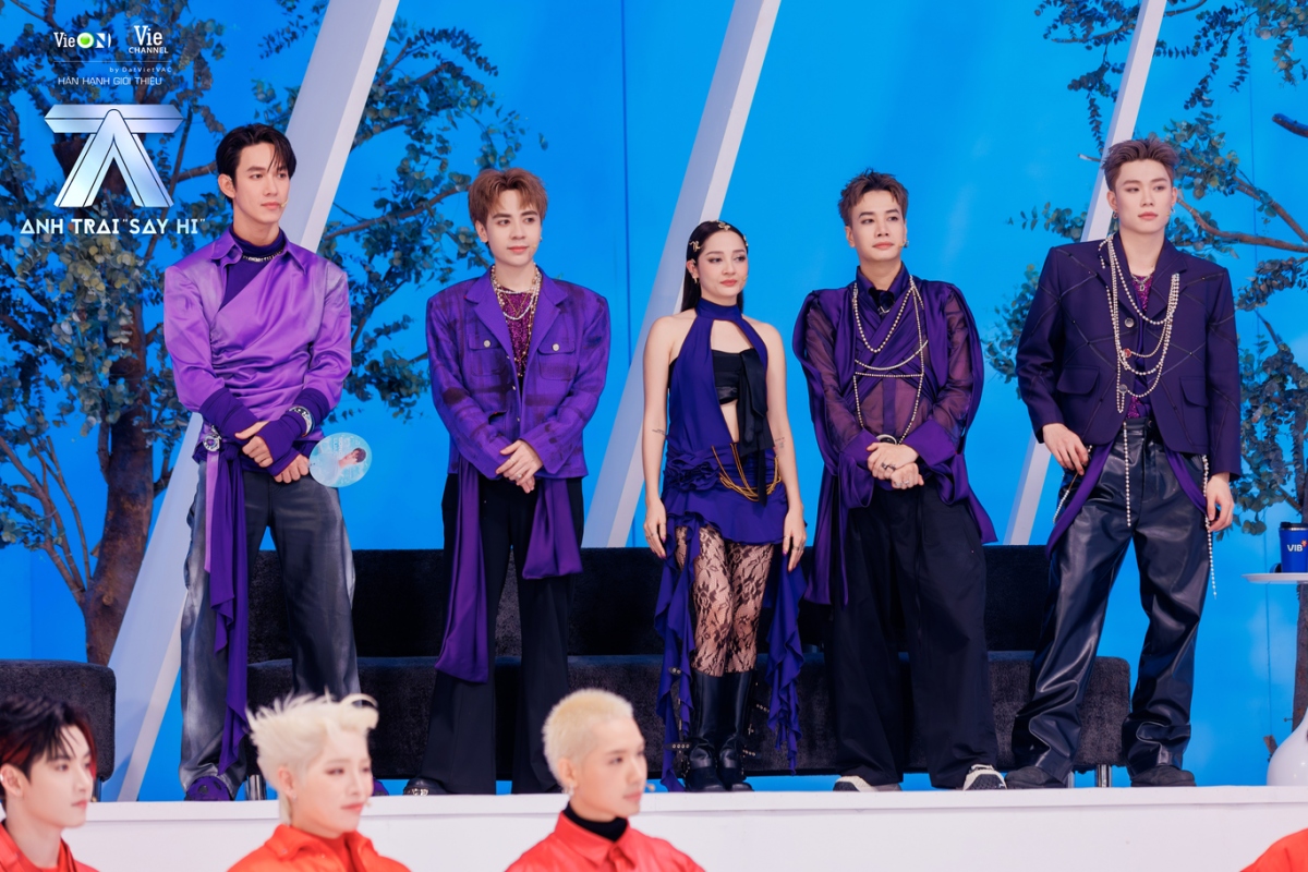 Đội Dương Domic với Song Luân, Lou Hoàng, Quang Hùng Master D cùng ca sĩ Bảo Anh