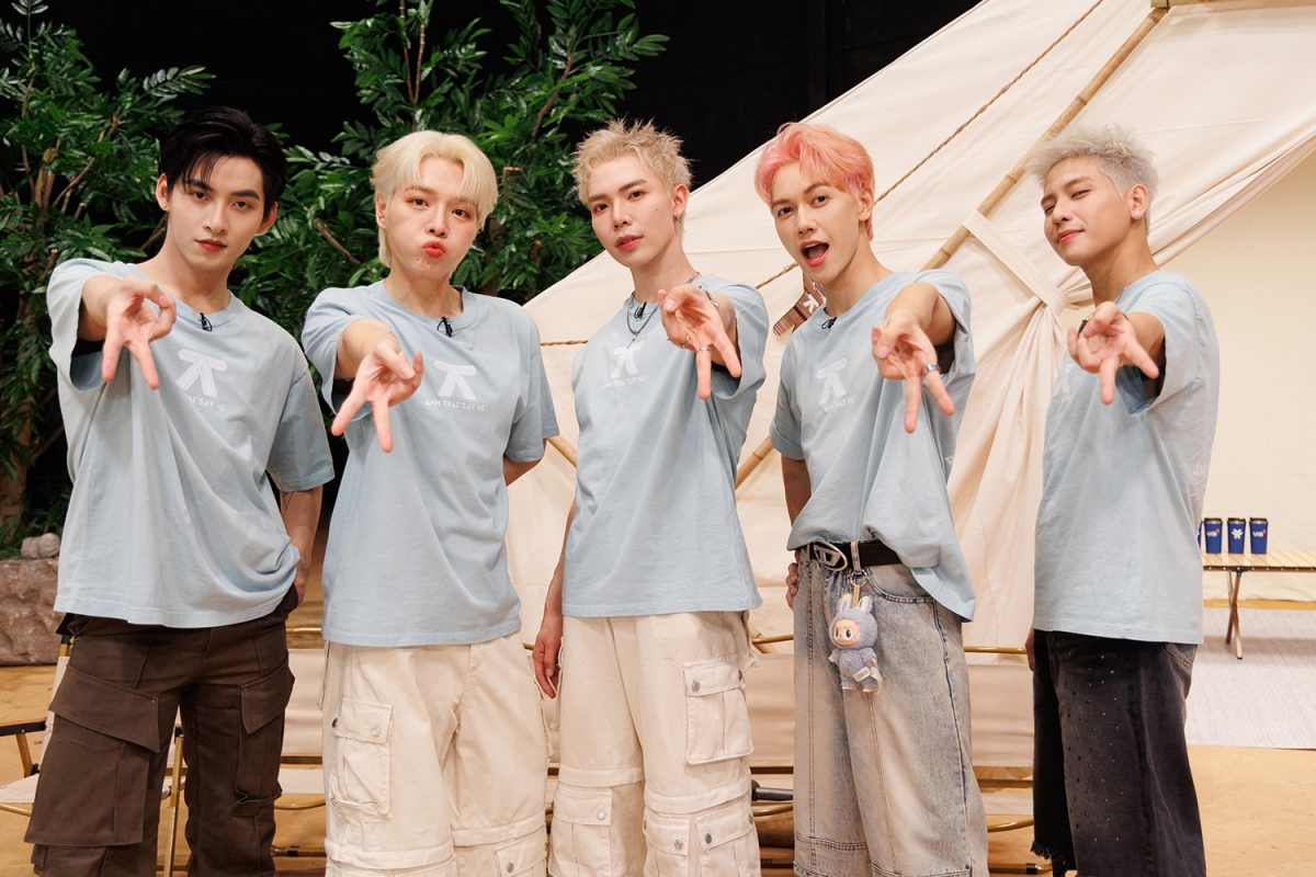 Team Erik với các thành viên Đức Phúc, Hùng Huỳnh, JSOL, Quân A.P.