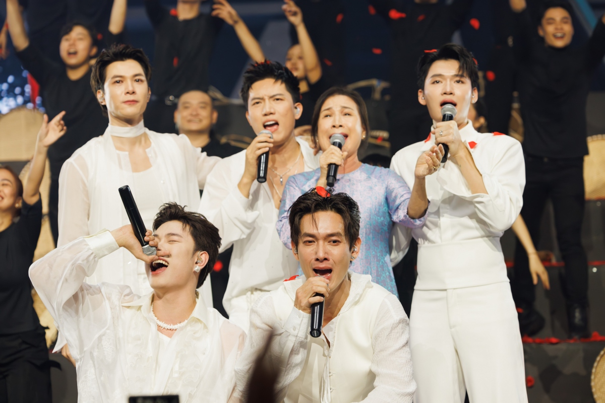 Tình mẫu tử đầy thiêng liêng được thể hiện ý nghĩa qua tiết mục Bao lời con chưa nói đúng đêm Vu Lan