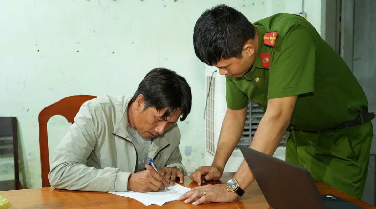 Đối tượng Nguyễn Quốc Huy tại cơ quan Công an. Ảnh: CABT 