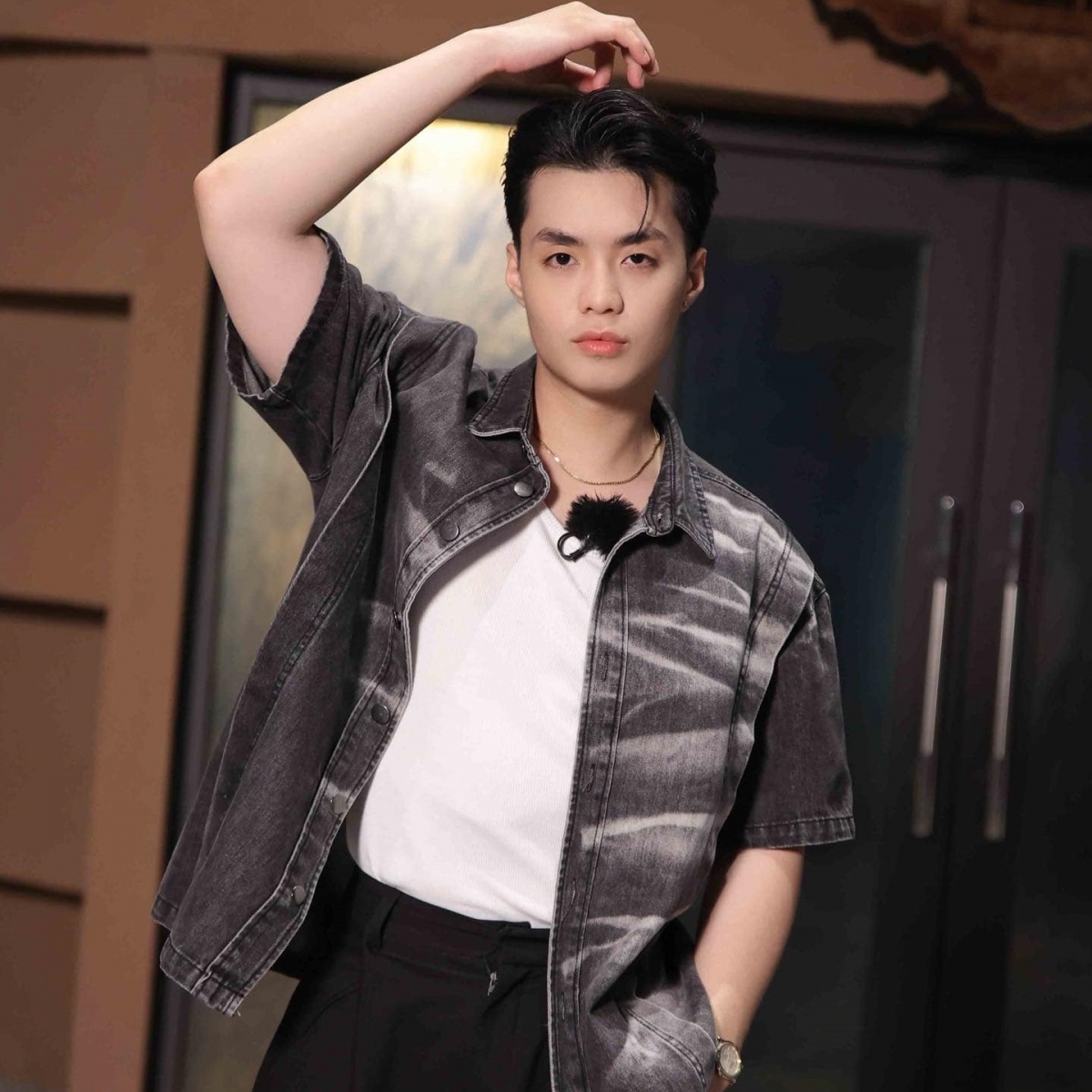 Sao Việt 30/9: Sau khi Negav lên tiếng xin lỗi về phát ngôn gây tranh cãi "nghỉ học là đúng" trong concert Anh trai say hi tối 28/9, mẹ rapper đã gửi lời động viên con trai và mong khán giả cho Negav cơ hội sửa đổi. Bà Uyên Trinh, cho rằng con trai có phát ngôn không chừng mực trong concert 'Anh trai say hi', mong công chúng rộng lòng đón nhận lời xin lỗi của Negav.