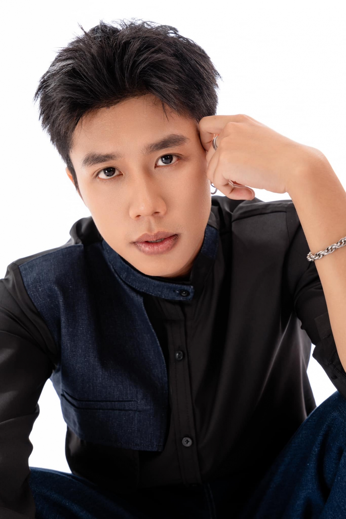 “Giỏi ngữ văn nên anh dễ đi vần. Em mà đổ thì anh dẫn đi về”, Long Vũ – con trai nghệ sĩ Vân Dung “thả thính”. (Nguồn: FBNV)