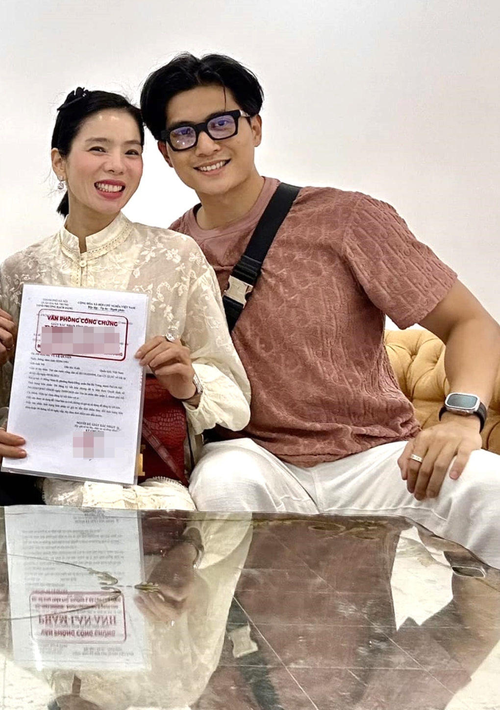 Ca sĩ Lệ Quyên bức xúc khi bị cắt ghép hình ảnh, tung tin trao nửa tài sản cho bạn trai. Trên trang cá nhân cùng ngày, Lệ Quyên bày tỏ bức xúc khi đời tư bị thêu dệt. Ca sĩ cho rằng cần có biện pháp mạnh tay hơn để ngăn chặn tình trạng đưa tin sai sự thật về nghệ sĩ. Cô mong khán giả tỉnh táo để phân biệt đúng, sai, tránh đưa ra bình luận tiêu cực nếu không hiểu bản chất sự việc.