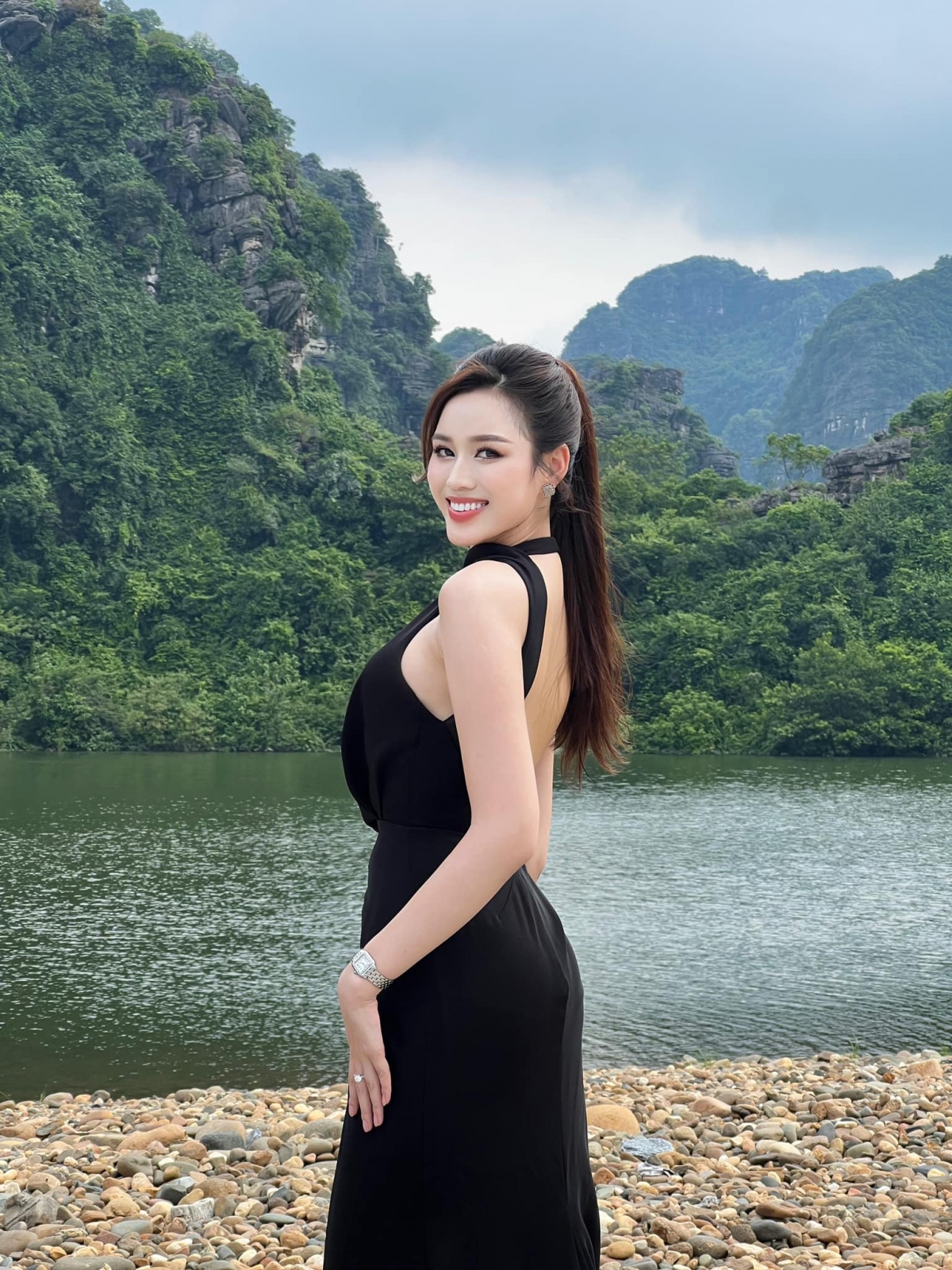 Hoa hậu Đỗ Hà khoe dáng tại show của NTK Lê Thanh Hòa ở Ninh Bình. (Nguồn: FBNV)