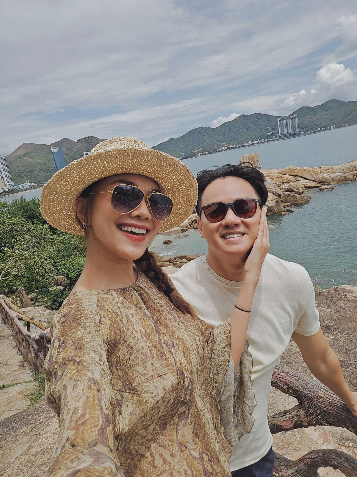 “Hãy cho bản thân được nhiều niềm vui”, Thanh Hằng đi du lịch cùng ông xã Nhật Minh. (Nguồn: FBNV)