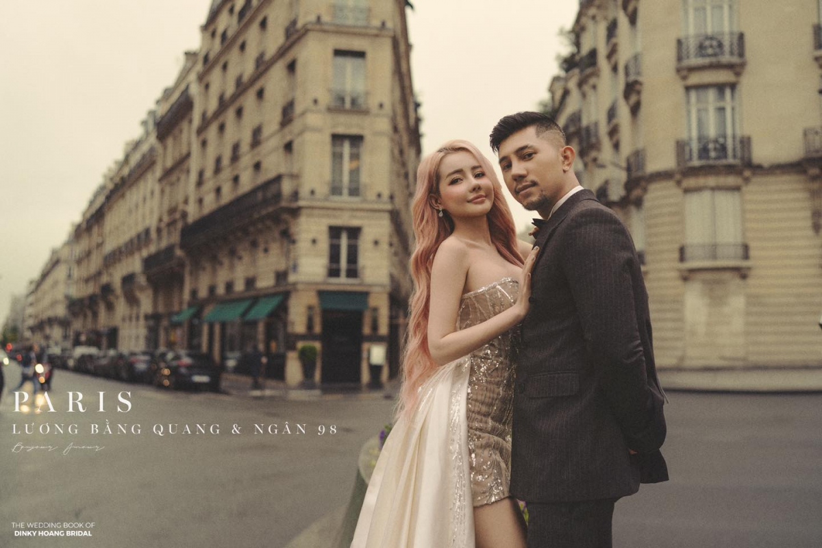 Lương Bằng Quang đăng ảnh cưới chụp cùng Ngân 98 tại Paris, Pháp. “Quang đã từng nghĩ xấu trai như mình làm gì mơ có một em hotgirl làm vợ, chứ chưa nói lại là một DJ nổi tiếng vạn người thương, kể cả việc có bộ hình cưới tại Paris thì nằm mơ đi”, anh viết. (Nguồn: FBNV)
