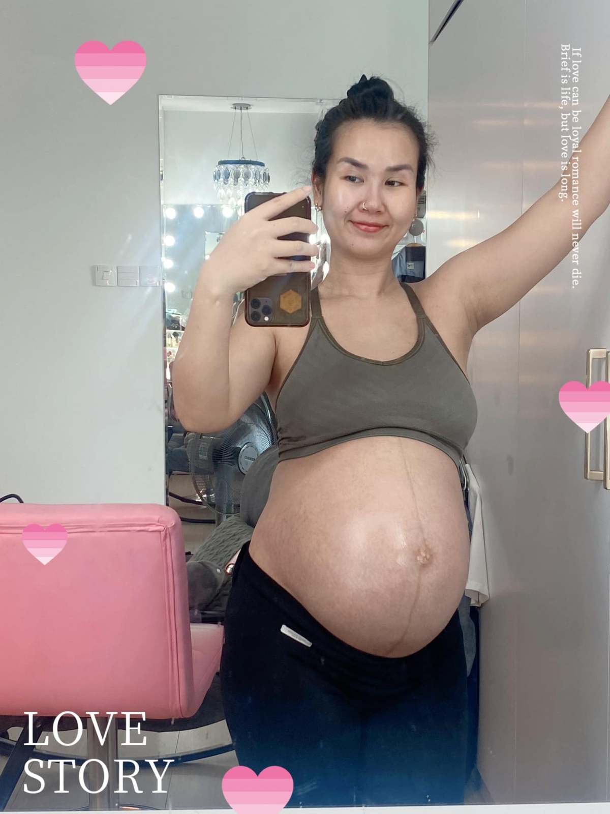 Võ Hạ Trâm khoe bụng bầu: “Mẹ bầu xin chào cả nhà. Bầu nay tăng 15kg rồi. Em bé đã 36 tuần 5 ngày, nặng 3kg. Nói chung nặng lắm rồi nhưng phải ráng tập yoga cho bớt mệt”. (Nguồn: FBNV)