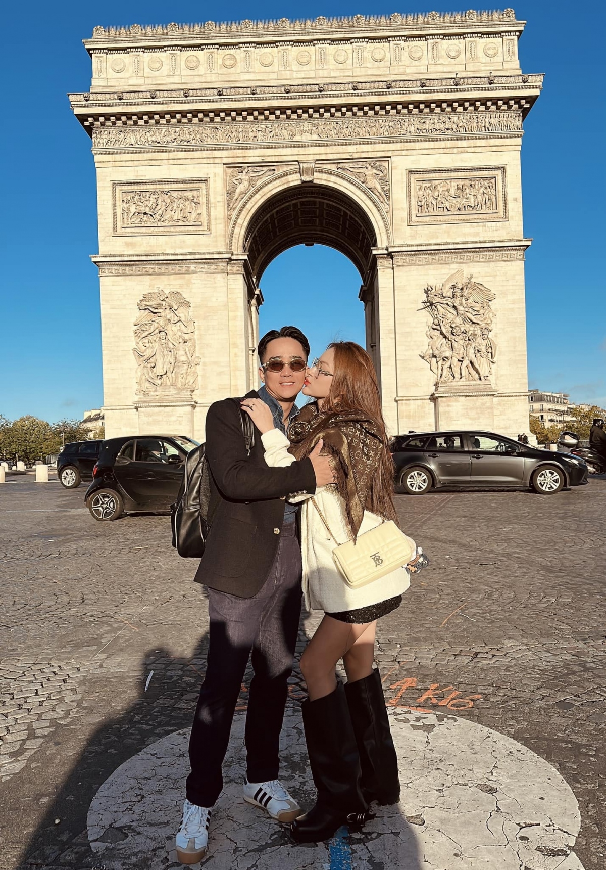 Đỗ Duy Nam đăng ảnh ngọt ngào với vợ nhân dịp kỷ niệm: “Kỉ niệm 11 năm ngọt ngào bên em. Mãi bên nhau mẹ các con anh nhé!”. (Nguồn: FBNV)