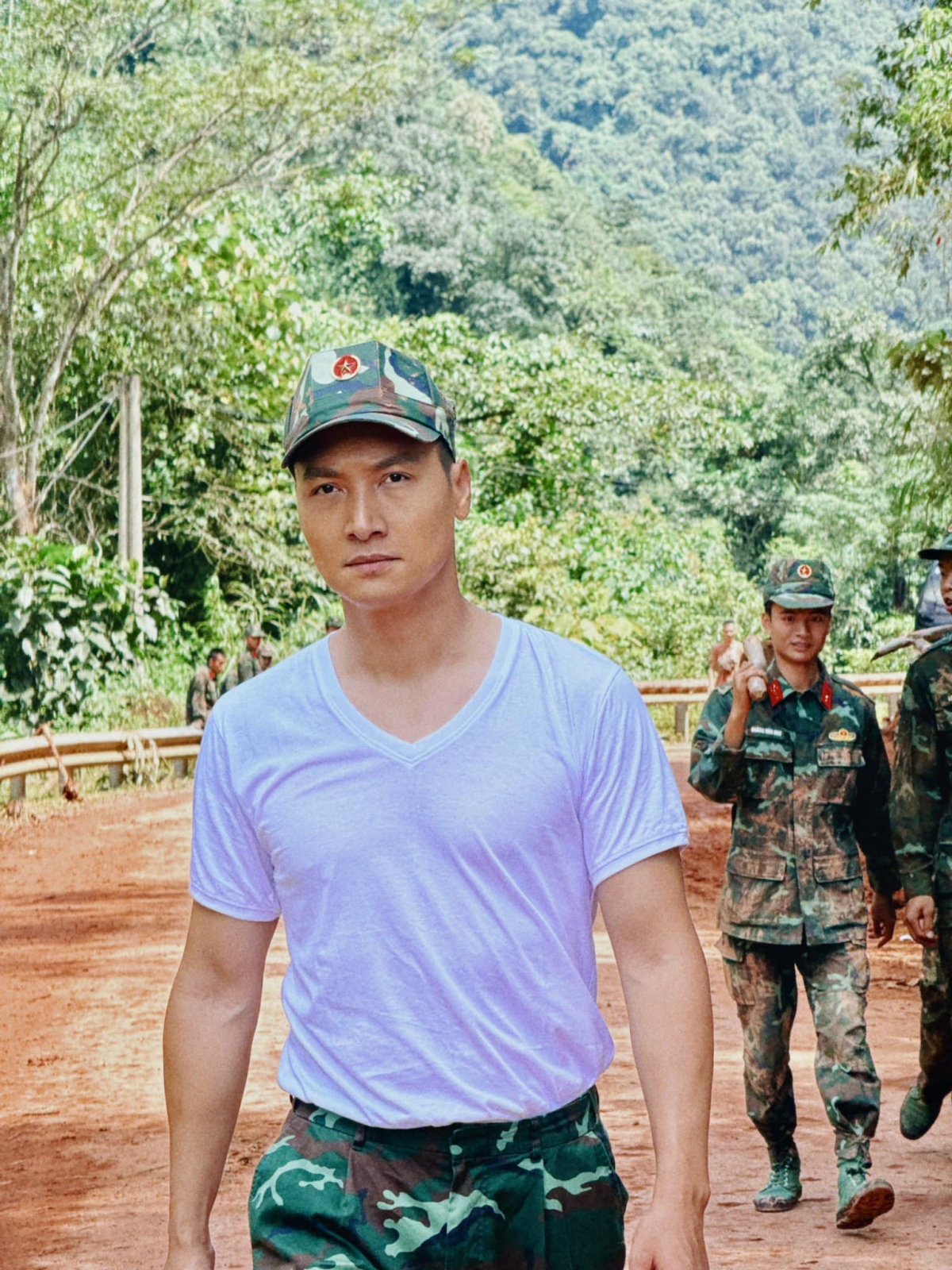 Diễn viên Mạnh Trường hoá thân vào nhân vật trong phim mới. (Nguồn: FBNV)