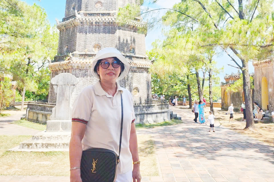 Bà Nguyễn Thị Cẩm Thu, cựu thẩm phán, cựu Chánh tòa hành chính TAND tỉnh Kiên Giang bị bắt tạm giam về hành vi “Nhận hối lộ”.