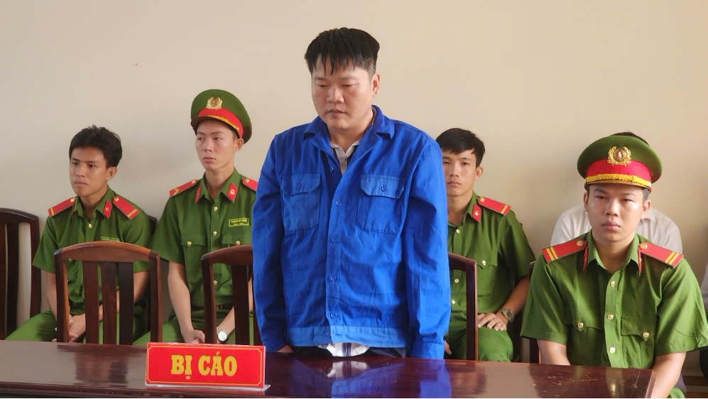 Bị cáo Nguyễn Việt Hùng (34 tuổi) tại toà