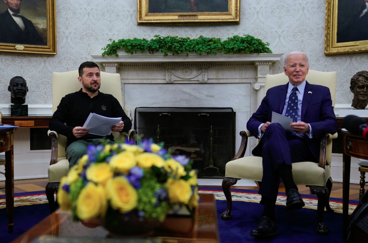 Tổng thống Ukraine Zelensky (trái) gặp Tổng thống Mỹ Biden (phải) tại Nhà Trắng ngày 26/9. Ảnh: Reuters