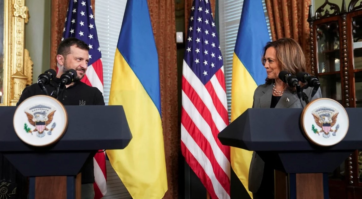 Tổng thống Ukraine Volodymyr Zelensky và Phó Tổng thống Mỹ Kamala Harris. Ảnh: Reuters