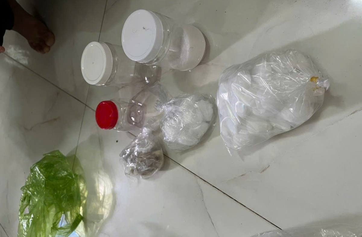 Xyanua là chất độc không màu, có mùi gần giống quả hạnh nhân, có thể tồn tại được dưới 3 dạng lỏng, rắn và khí (Ảnh: CACC)
