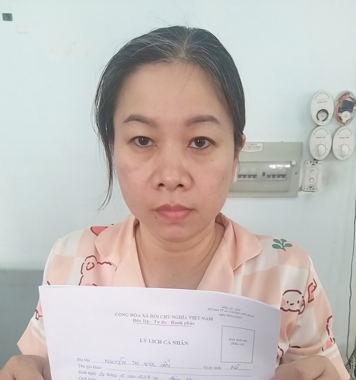 Bà Nguyễn Thị Ngọc Cẩm đang bị tạm giữ hình sự để điều tra về hành vi hành hạ trẻ em. (Ảnh: CACC)