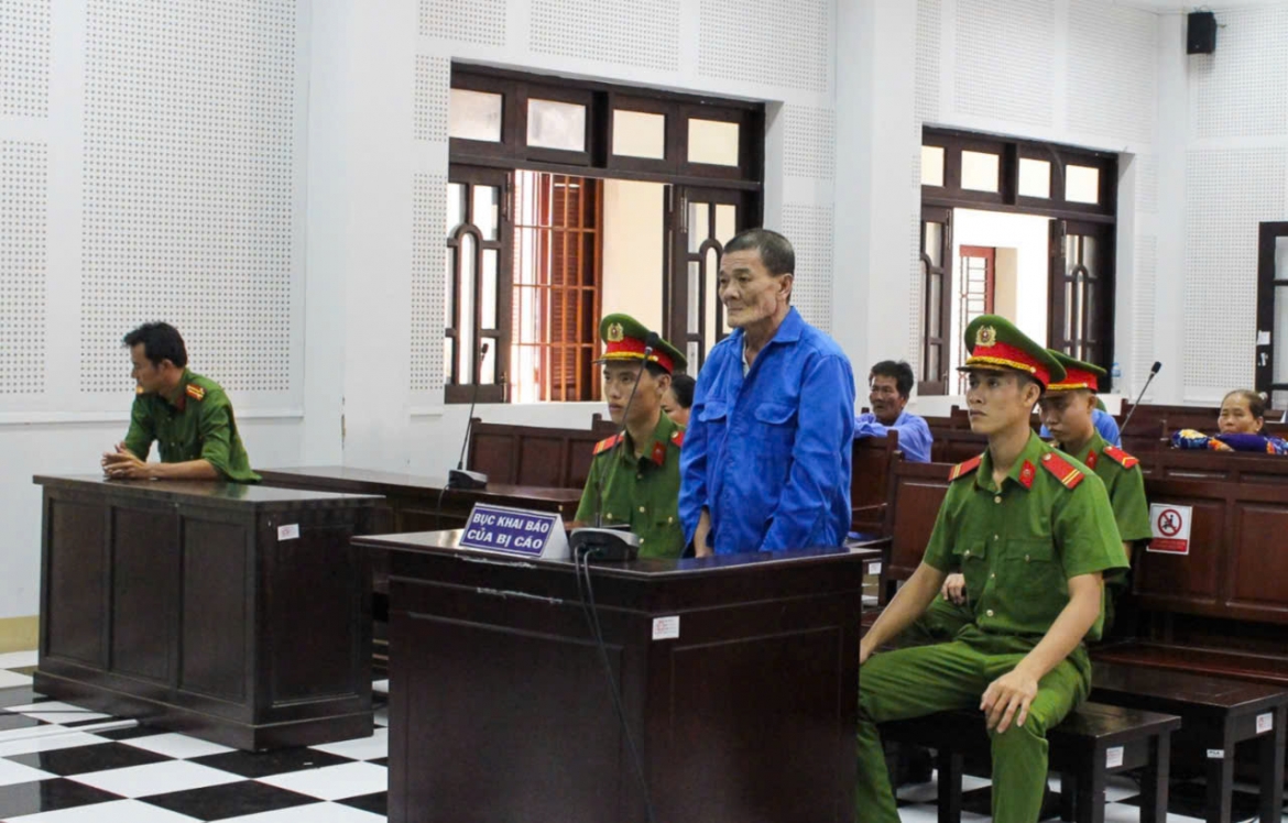 Bị cáo Hên tại phiên toà