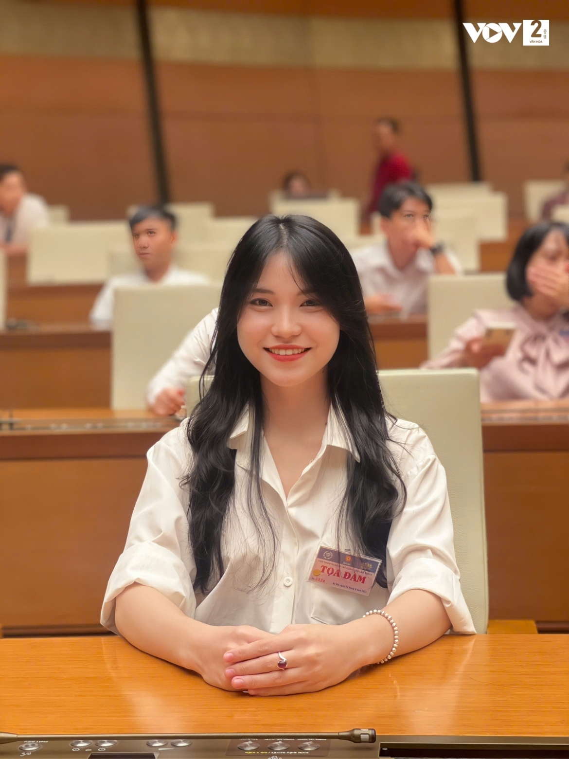 "Mỗi đảng viên trẻ cần phải có tâm trong, trí sáng, rèn luyện phẩm chất con người tốt hơn để có thể truyền cảm hứng đến người khác", Quỳnh chia sẻ