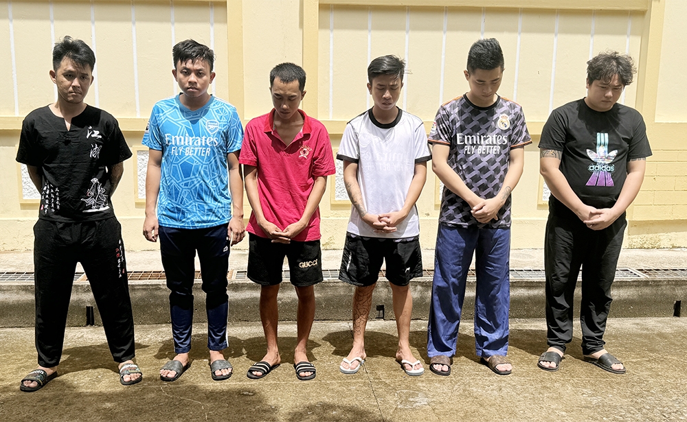 Các đối tượng (từ trái qua) Hương,Thịnh, Vũ, Thành Thái, Thành, Hồng Thái