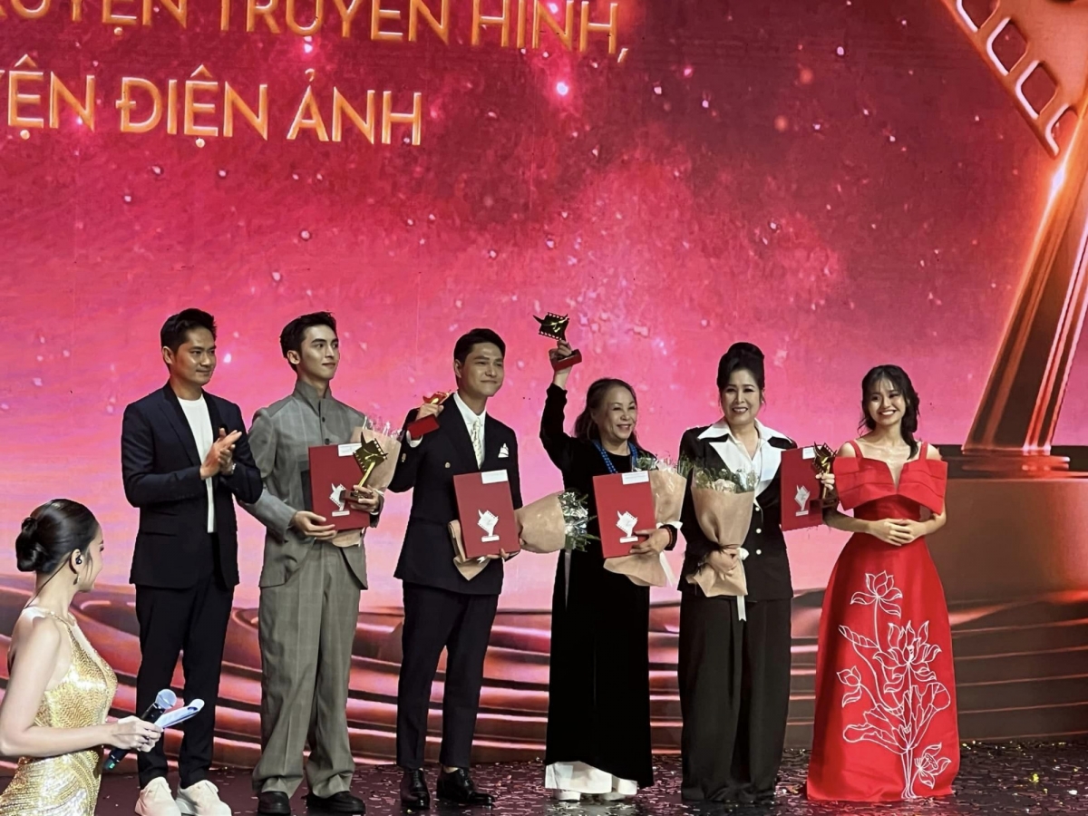 Các nghệ sĩ chiến thắng các giải phụ diễn xuất.