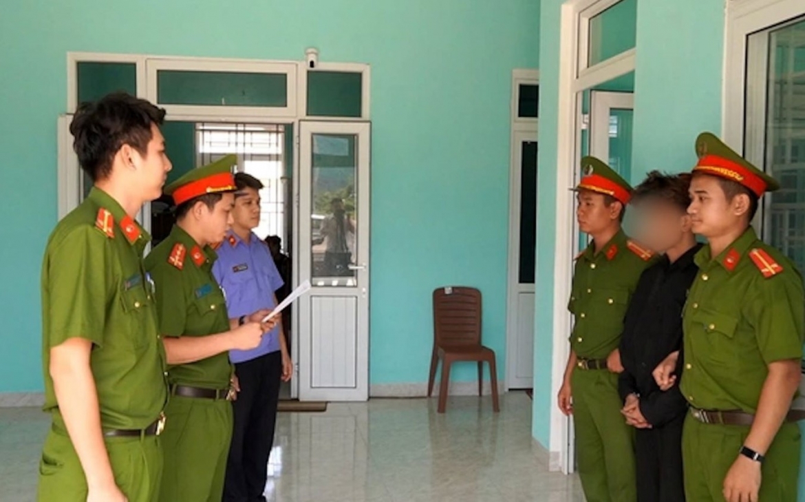 Công an huyện Phú Lộc, tỉnh Thừa Thiên Huế thực hiện lệnh giữ người trong trường hợp khẩn cấp đối với Lê Viết Hoàng Hiếu