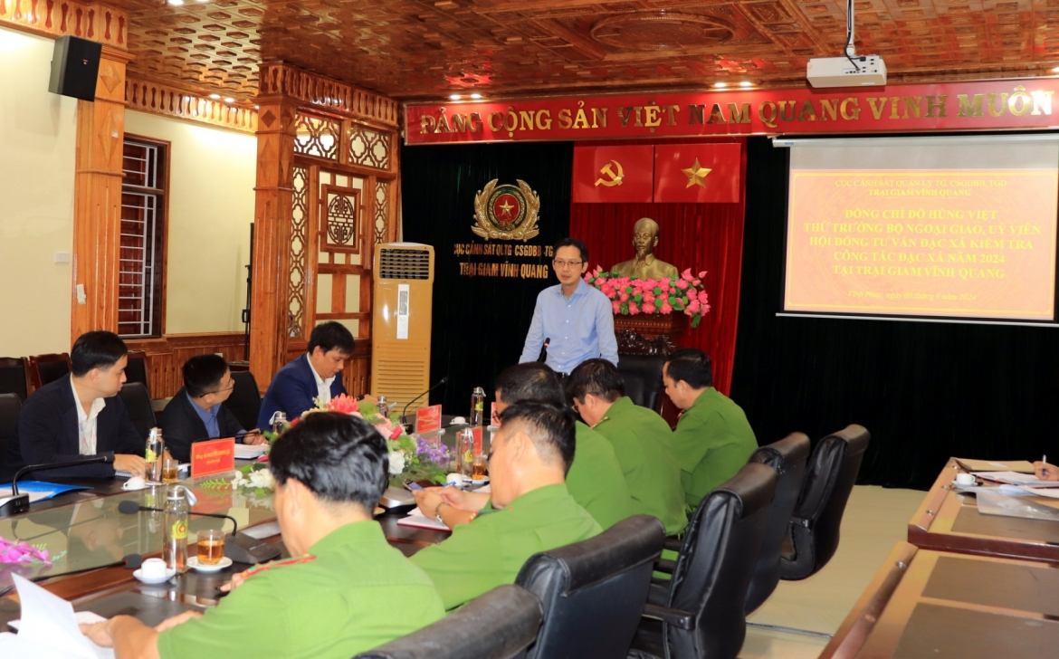 Thứ trưởng Bộ Ngoại giao Đỗ Hùng Việt kiểm tra công tác đặc xá năm 2024 tại trại giam Vĩnh Quang, tỉnh Vĩnh Phúc