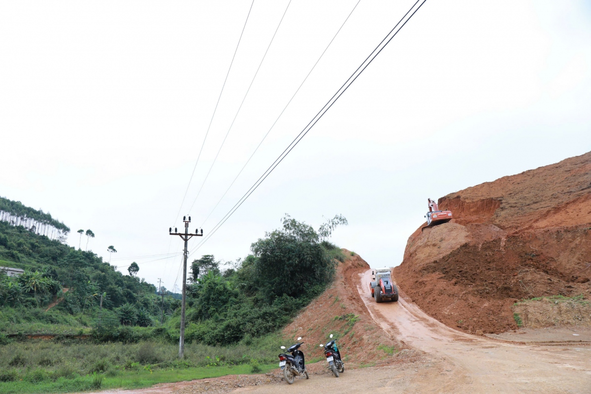 Công trường thi công thuộc gói thầu EC02 dự án cao tốc Hữu Nghị - Chi Lăng.