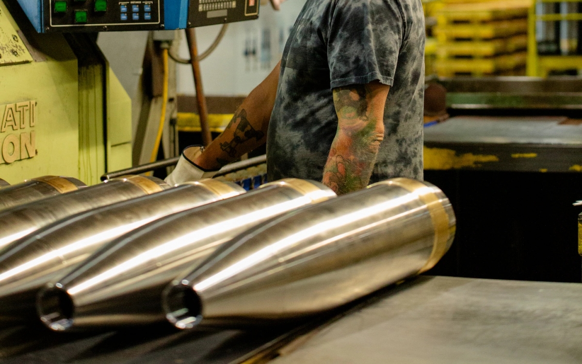 Dây chuyền sản xuất đạn pháo tại Mỹ. Ảnh: Washington Post.