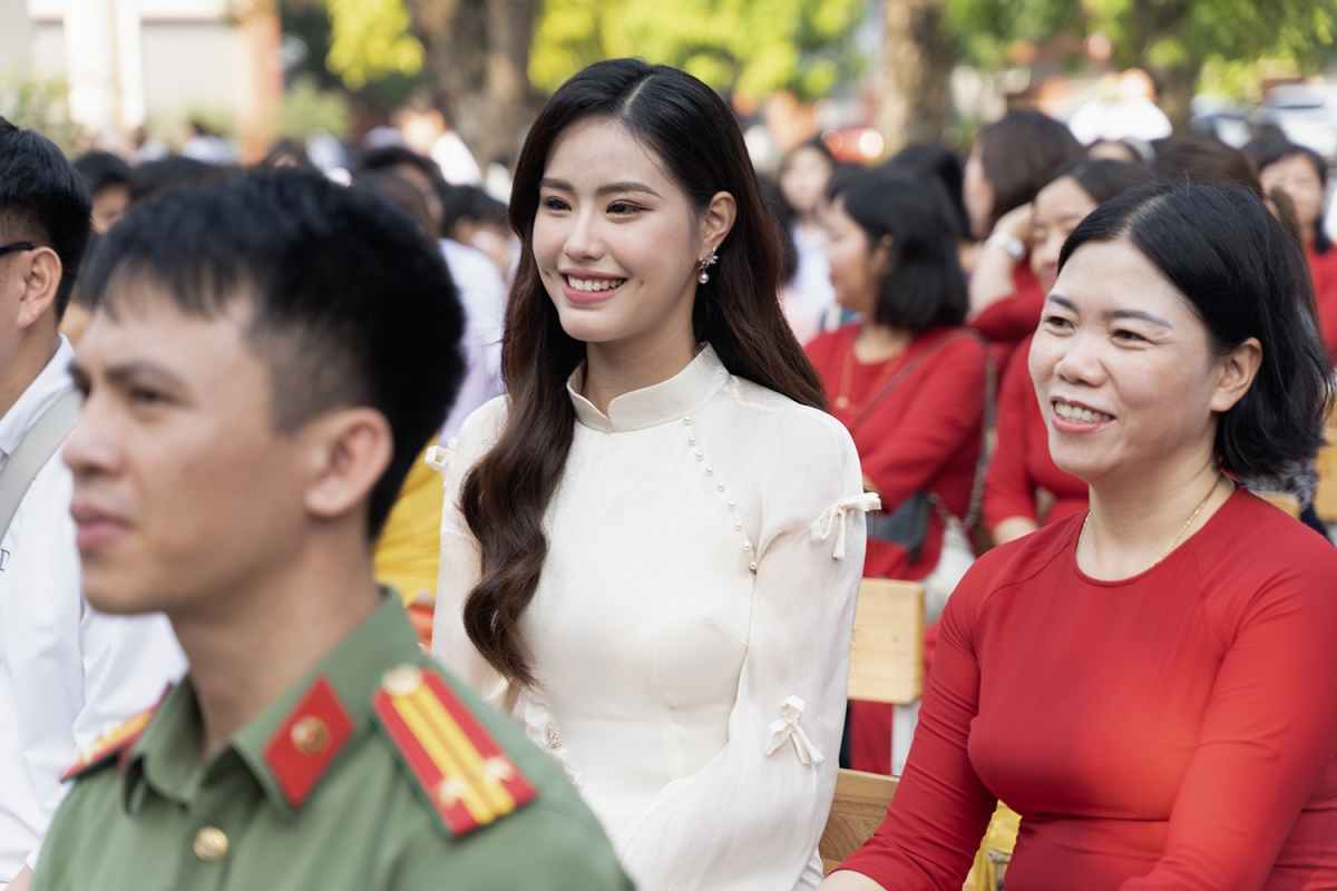 Top 10 Miss Grand 2024 Dương Hải My trở về tri ân trường cũ nhân dịp khai giảng