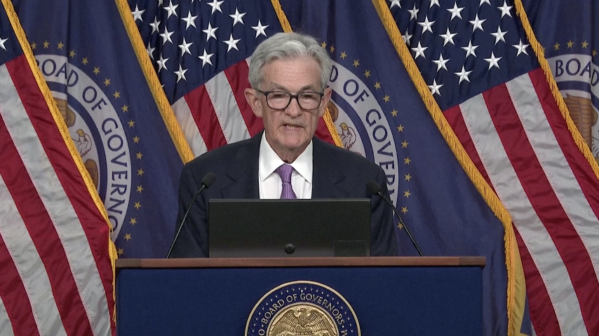 Chủ tịch Cục Dự trữ liên bang Mỹ (FED), ông Jerome Powell phát biểu tại họp báo sau khi Uỷ ban Thị trường Mở Liên bang (FOMC) quyết định cắt giảm lãi suất 0,5 điểm phần trăm ngày 18/9 - Ảnh cắt từ clip của Reuters