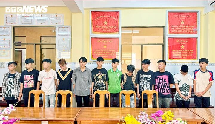 Nhóm người bị bắt giam.