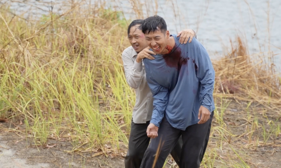 Tuấn Trần và Hoài Linh trong "Làm giàu với ma"