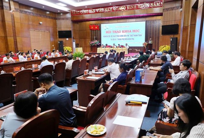Quang cảnh Hội thảo khoa học nghiên cứu, đề xuất phục dựng Đền thờ Đức thánh Trần tại di tích Đồi A1. Ảnh: Trung Kiên - TTXVN