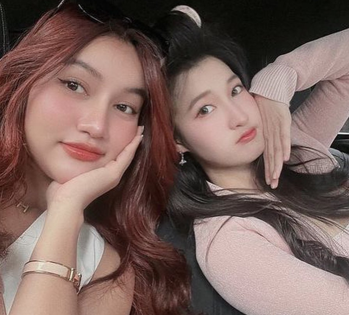 Tầm 7-8 tháng gần đây, Phương Nhi "biến mất" bất thường, đóng băng mạng xã hội và không tham dự bất kỳ sự kiện giải trí nào. Tuy nhiên mới đây, Phương Nhi đã "phá lệ" khi xuất hiện trên trang cá nhân của Alyna Somnang - đại diện của Campuchia tại Miss International 2023.