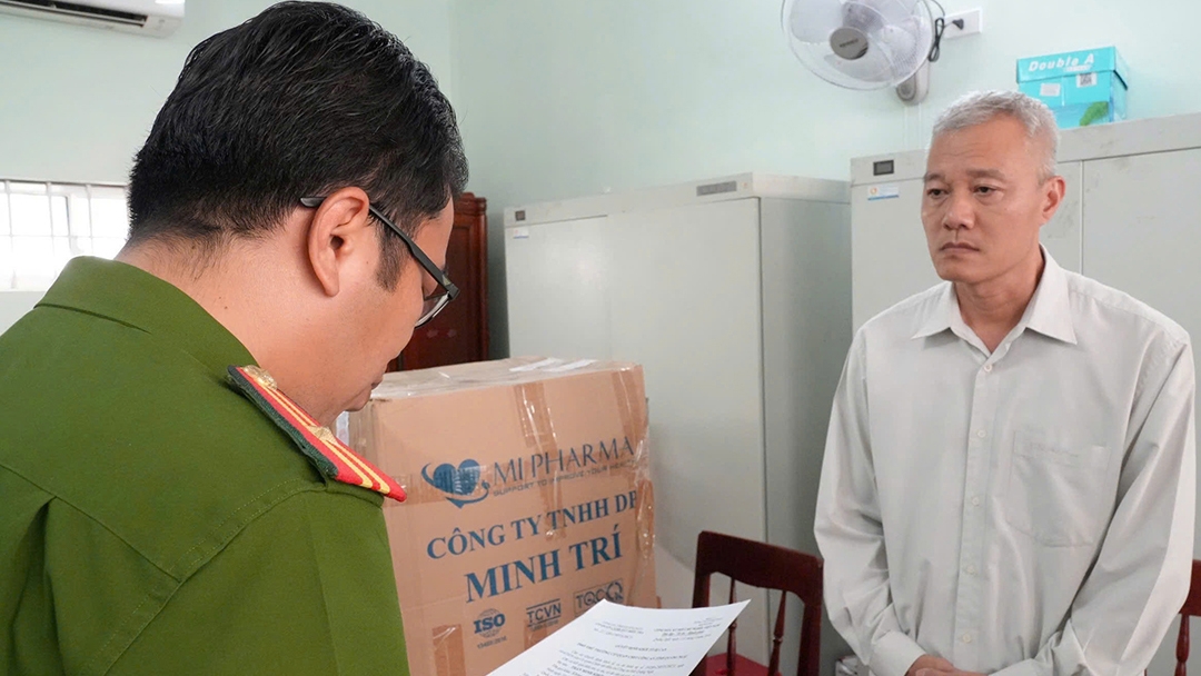 Ông Trần Minh Khôi bị khởi tố vì nhận hối lộ