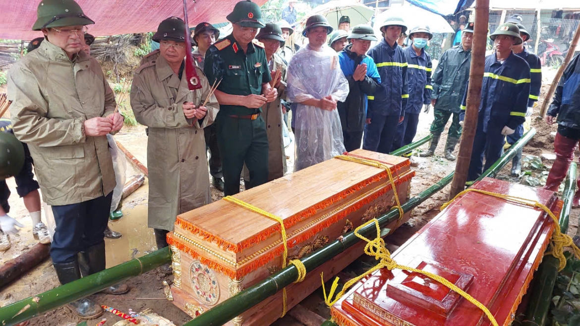 Quá trình tổ chức tìm kiếm, cứu hộ sẽ do Trung tướng Phạm Hồng Chương, Tư lệnh Quân khu 2 và Bí thư Tỉnh ủy Lào Cai Đặng Xuân Phong trực tiếp chỉ đạo.