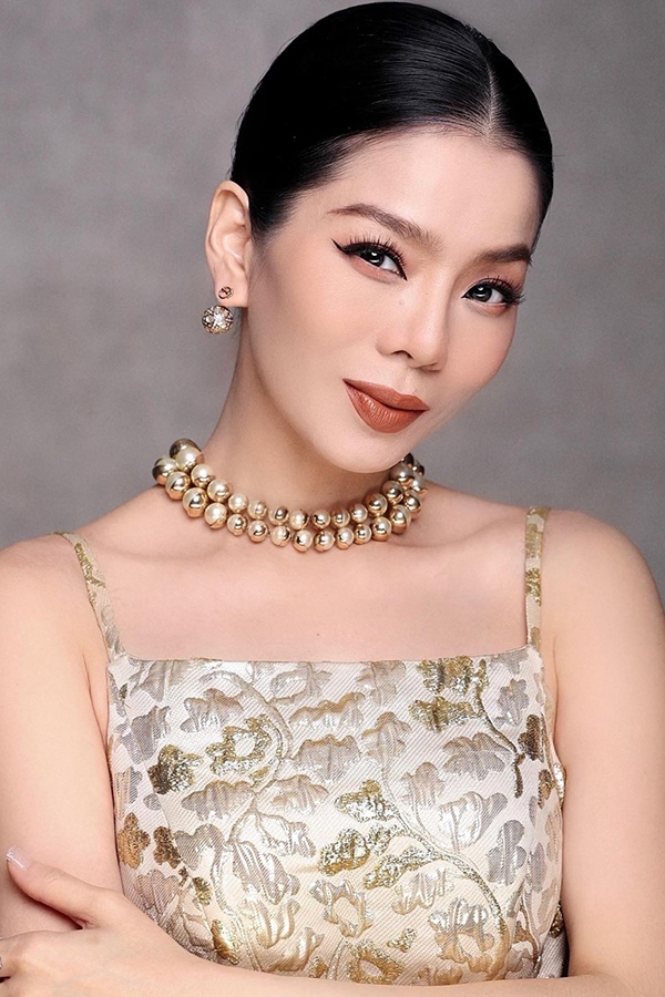 Ca sĩ Lệ Quyên kêu gọi bạn bè, nghệ sĩ miền Nam cùng góp giọng trong đêm nhạc gây quỹ ủng hộ đồng bào miền Bắc do chồng cũ - doanh nhân Đức Huy - tổ chức.