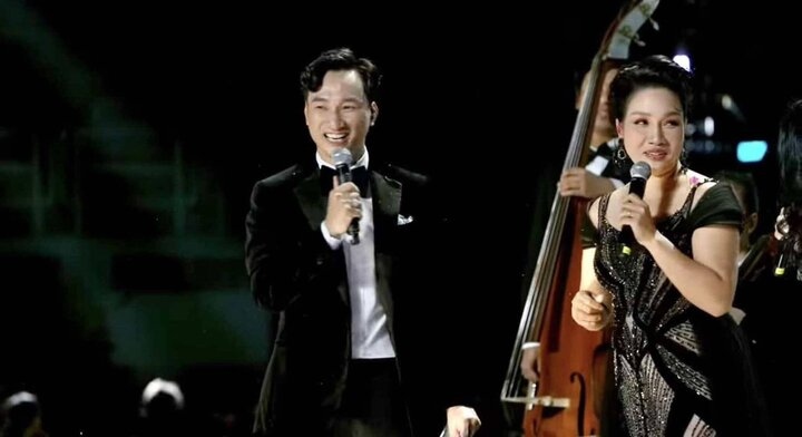 MC Thành Trung đùa kém duyên về tuổi tác của diva Mỹ Linh.