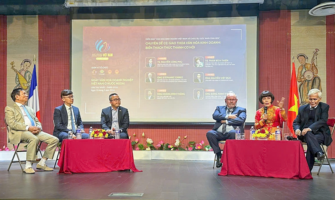 Tại diễn đàn có 2 phiên thảo luận: “Văn hoá kinh doanh và hội nhập quốc tế của doanh nghiệp”, “Giao thoa văn hoá: Biến thách thức thành cơ hội”. Ảnh: Anh Tuấn