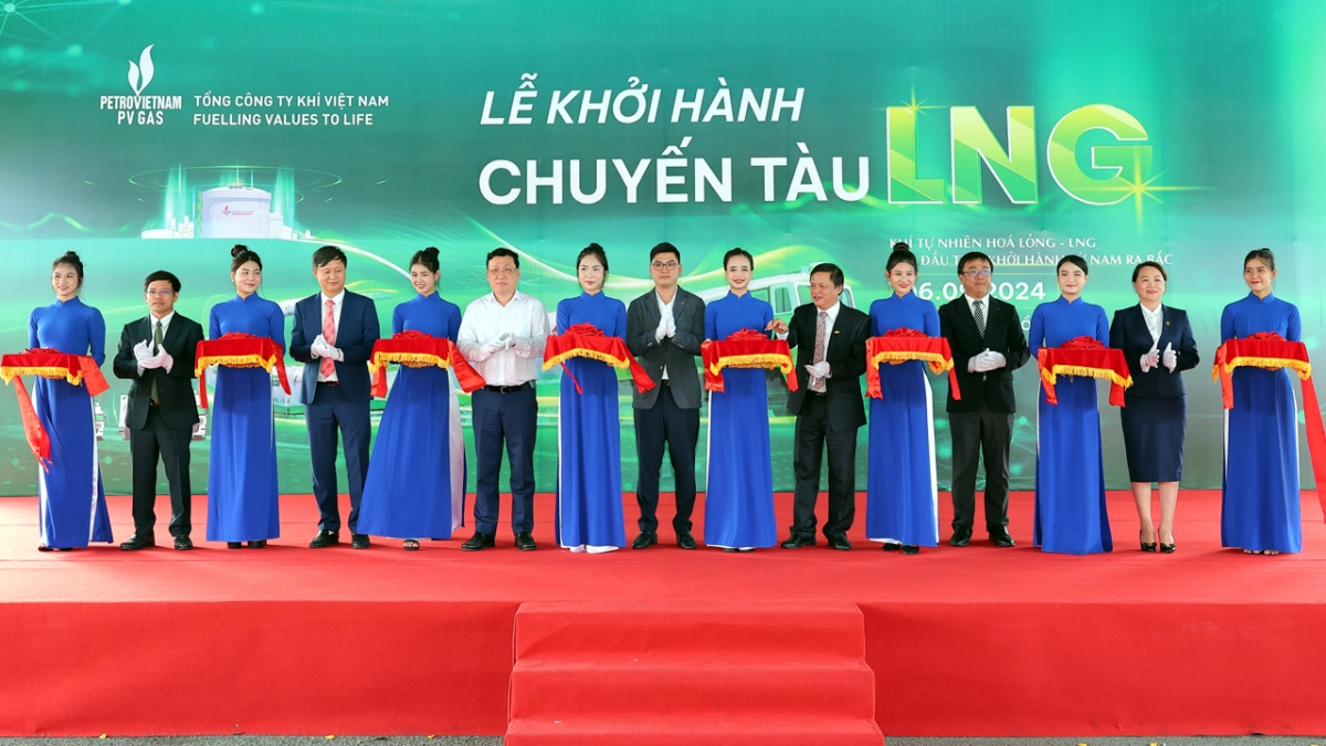 Lễ khởi hành chuyến tàu chở 16 bồn chứa ISO tank LNG