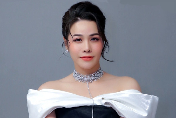 Nhật Kim Anh giải thích về khoản tiền 1,3 tỷ đồng ủng hộ để giúp đỡ khắc phục hậu quả bão lũ nhưng tên của cô không xuất hiện trong danh sách sao kê của Uỷ ban MTTQ Việt Nam. Cô cho biết số tiền 1,3 tỷ đồng được chia thành hai khoản: 500 triệu đồng được chuyển trực tiếp vào tài khoản của Ủy ban MTTQ TPHCM, thay vì tài khoản của Ủy ban MTTQ Việt Nam. Khoản tiền thứ hai, trị giá 800 triệu đồng, được chuyển cho MC Đại Nghĩa.